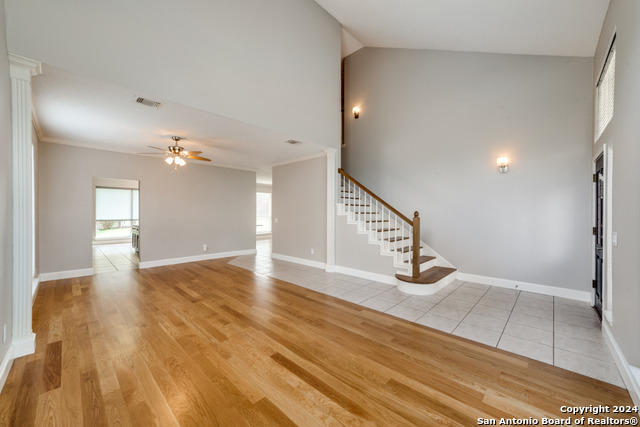 Listing photo id 3 for 16310 Sacre Couer