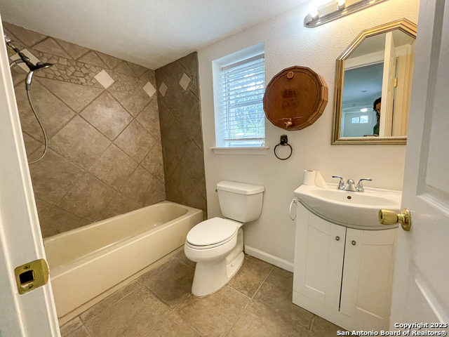 Image 12 of 20 For 668 Creekside