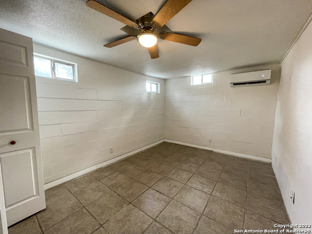 Image 13 of 20 For 668 Creekside