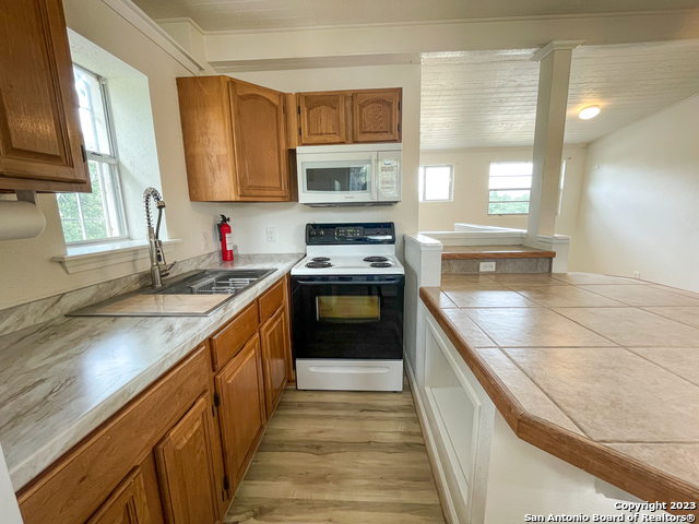 Image 6 of 20 For 668 Creekside