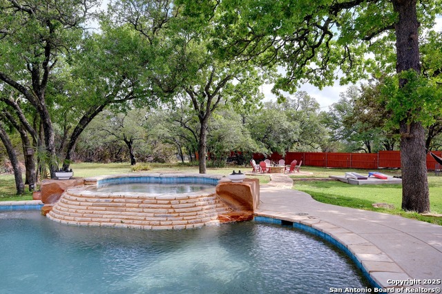 Image 23 of 31 For 101 La Rosa Drive