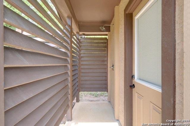 Image 26 of 31 For 101 La Rosa Drive