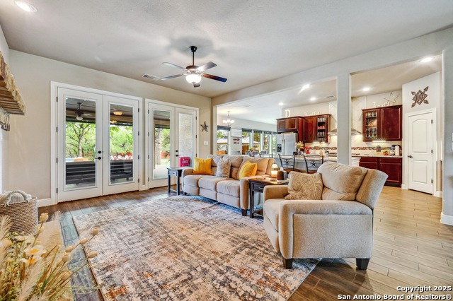 Image 8 of 31 For 101 La Rosa Drive