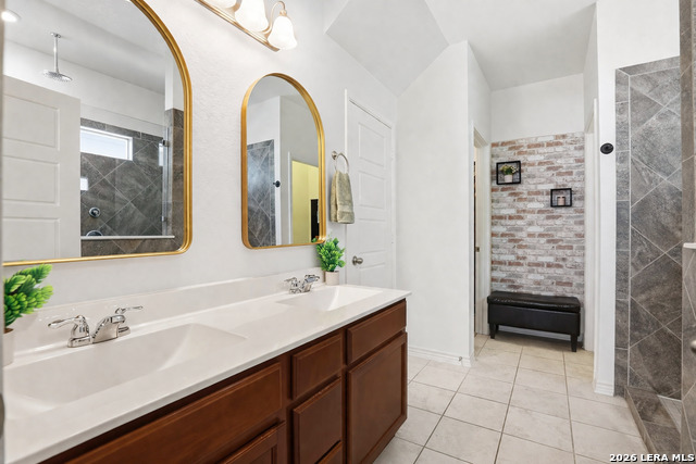 Image 14 of 34 For 739 Anthem  