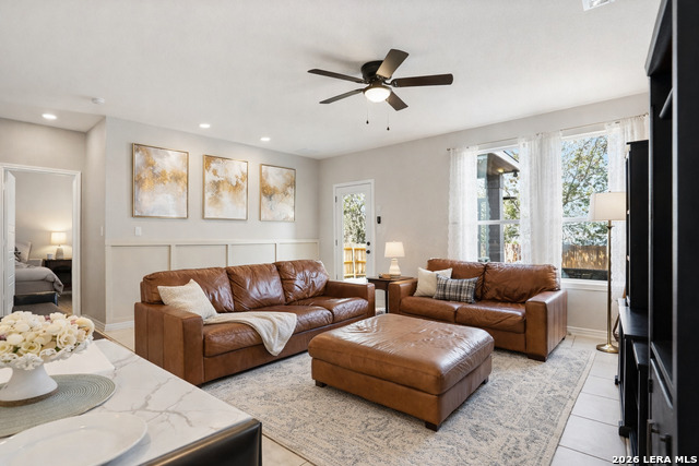 Image 4 of 34 For 739 Anthem  