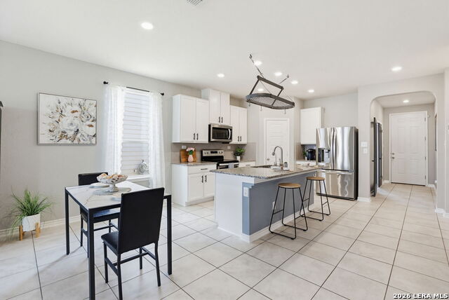 Image 8 of 34 For 739 Anthem  