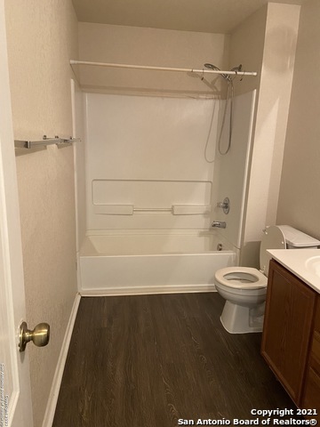 Image 15 of 20 For 13719 York Woods