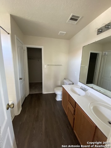 Image 16 of 20 For 13719 York Woods