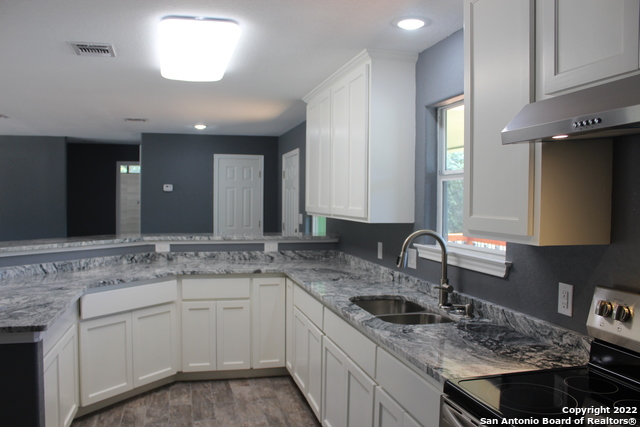 Image 14 of 21 For 723 Hancock  