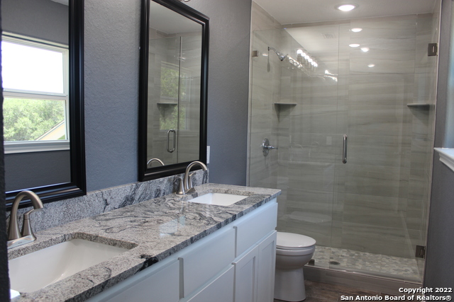 Image 17 of 21 For 723 Hancock  