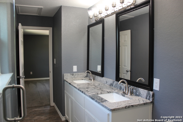 Image 18 of 21 For 723 Hancock  