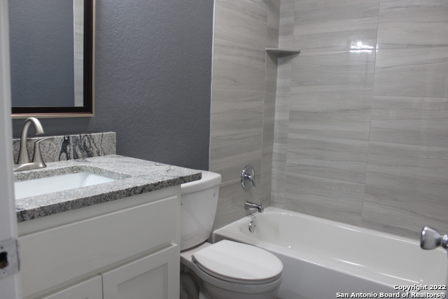 Image 21 of 21 For 723 Hancock  