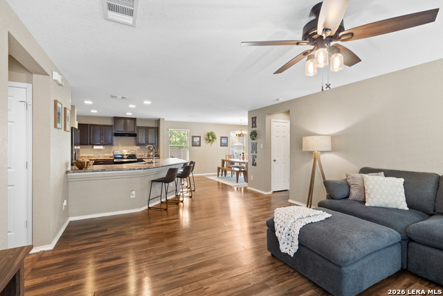 Listing photo id 8 for 10319 Fort Davis