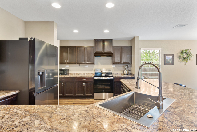 Listing photo id 13 for 10319 Fort Davis