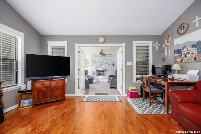 Image 17 of 39 For 9715 La Rue  