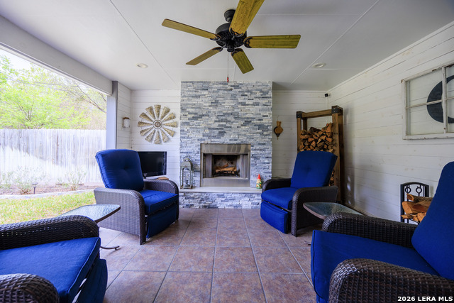 Image 18 of 39 For 9715 La Rue  