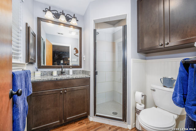 Image 21 of 39 For 9715 La Rue  