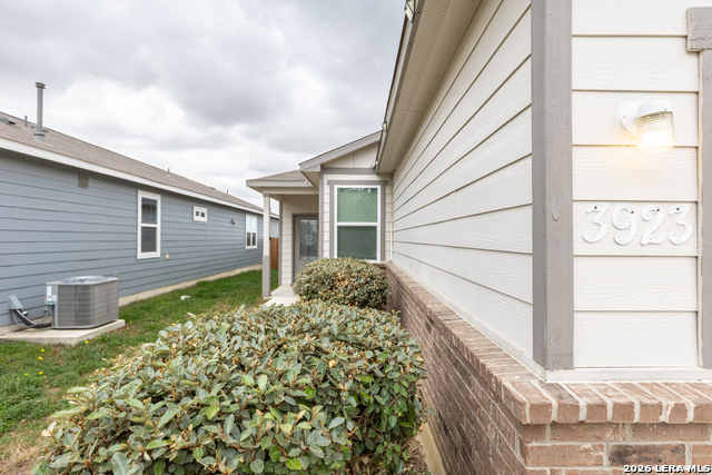 Image 3 of 32 For 3923 Ivy  