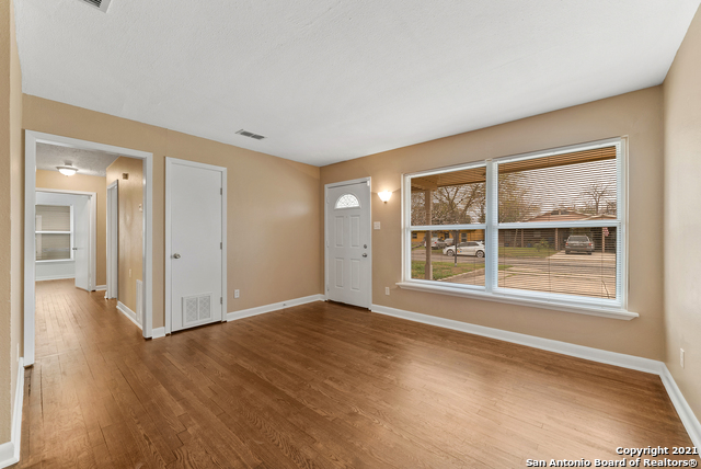 Image 12 of 32 For 615 Burwood Ln