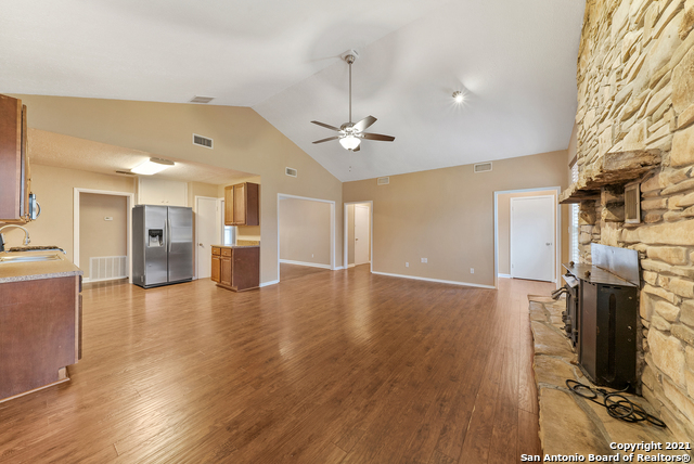 Image 7 of 32 For 615 Burwood Ln