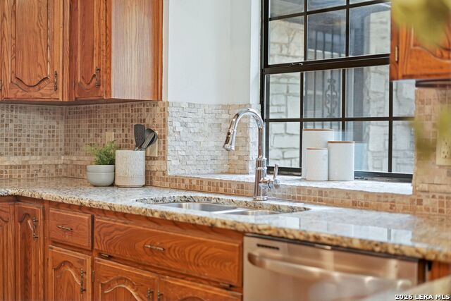 Image 12 of 36 For 12506 King Walnut