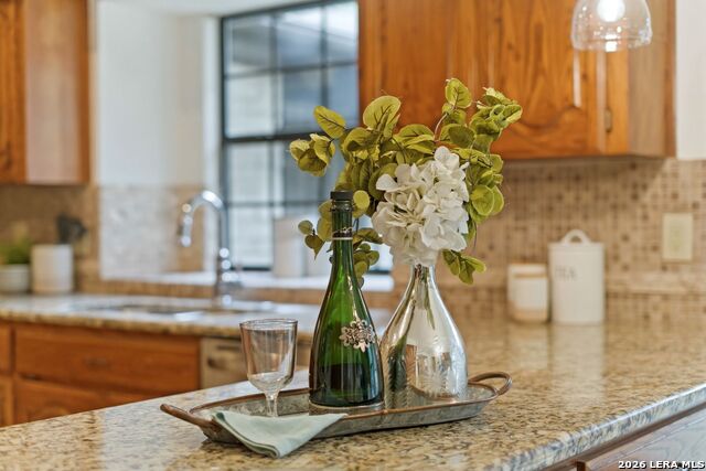 Image 13 of 36 For 12506 King Walnut