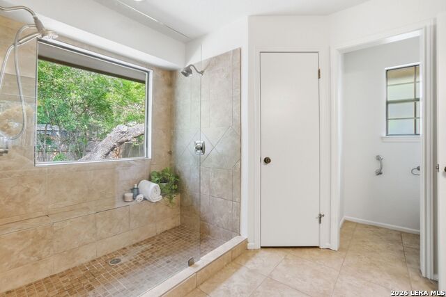 Image 18 of 36 For 12506 King Walnut