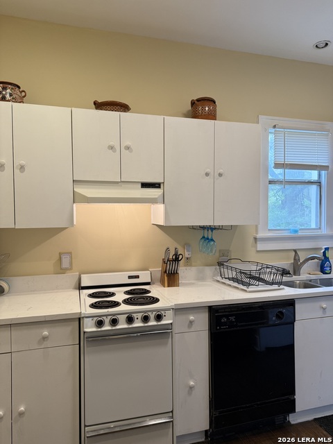 Image 11 of 26 For 402 Elsmere W