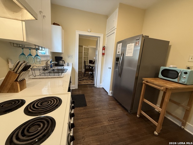 Image 13 of 26 For 402 Elsmere W