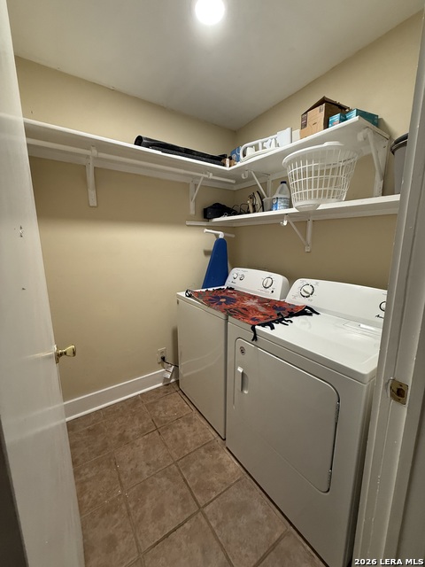 Image 14 of 26 For 402 Elsmere W