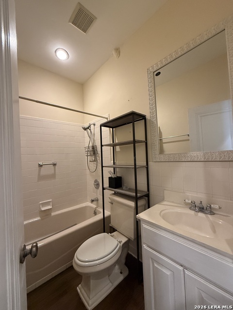 Image 15 of 26 For 402 Elsmere W