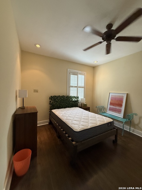 Image 16 of 26 For 402 Elsmere W