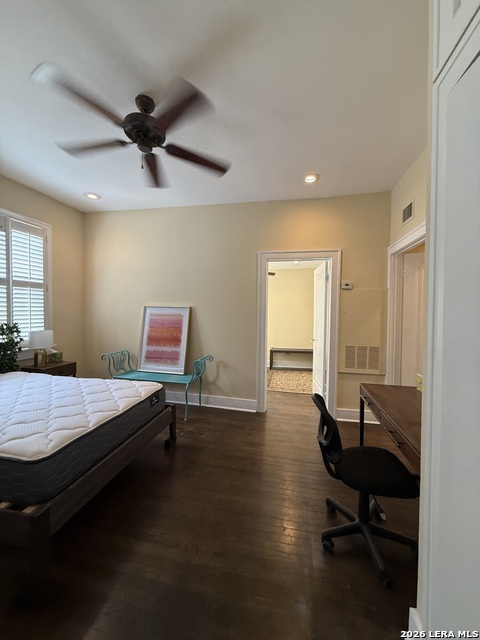 Image 18 of 26 For 402 Elsmere W