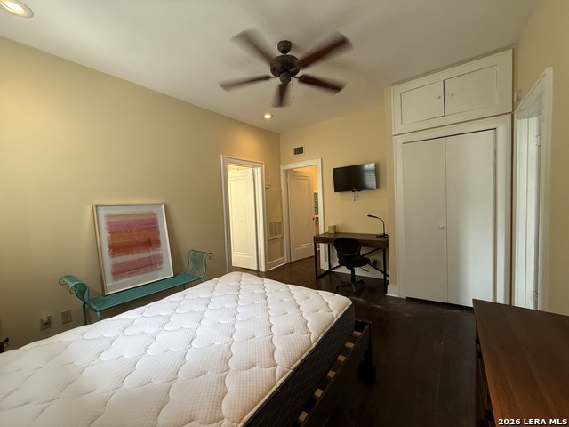 Image 19 of 26 For 402 Elsmere W