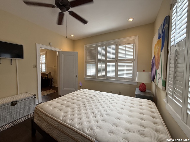 Image 21 of 26 For 402 Elsmere W