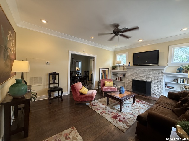 Image 3 of 26 For 402 Elsmere W