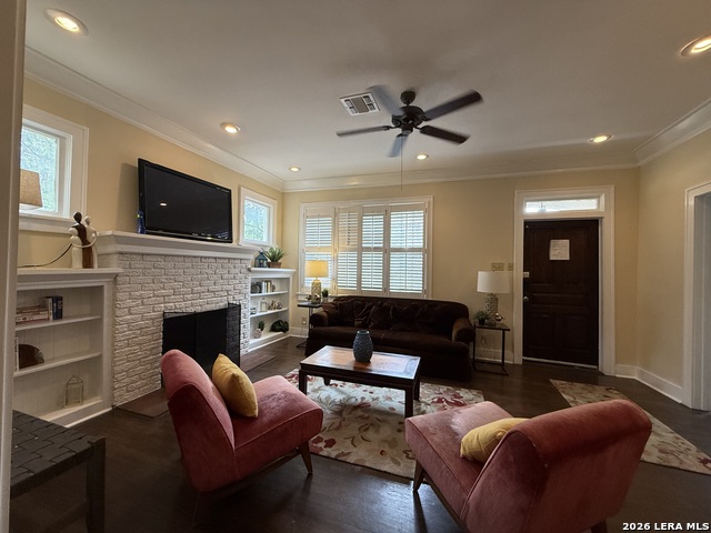 Image 4 of 26 For 402 Elsmere W