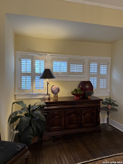 Image 9 of 26 For 402 Elsmere W