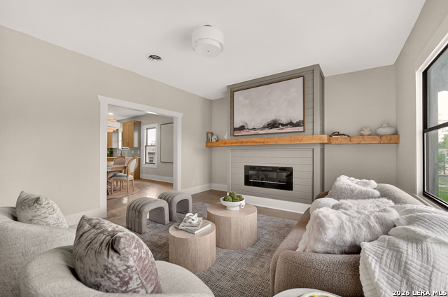 Image 15 of 52 For 806 Kayton Ave