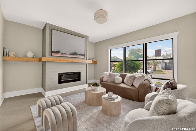 Image 16 of 52 For 806 Kayton Ave