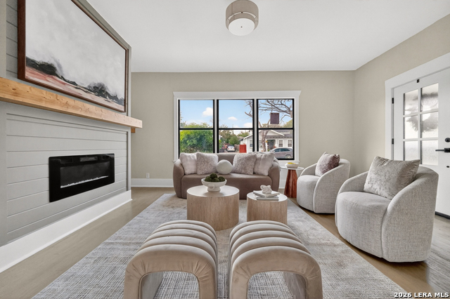 Image 17 of 52 For 806 Kayton Ave