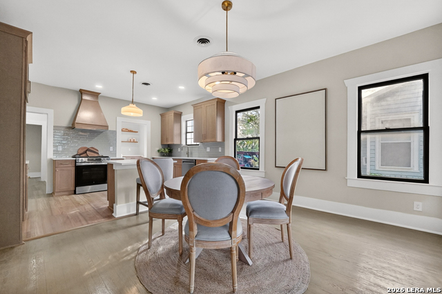 Image 18 of 52 For 806 Kayton Ave