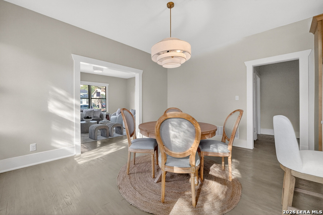 Image 19 of 52 For 806 Kayton Ave