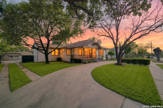 Image 2 of 52 For 806 Kayton Ave