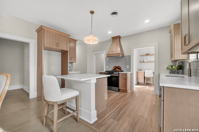 Image 20 of 52 For 806 Kayton Ave