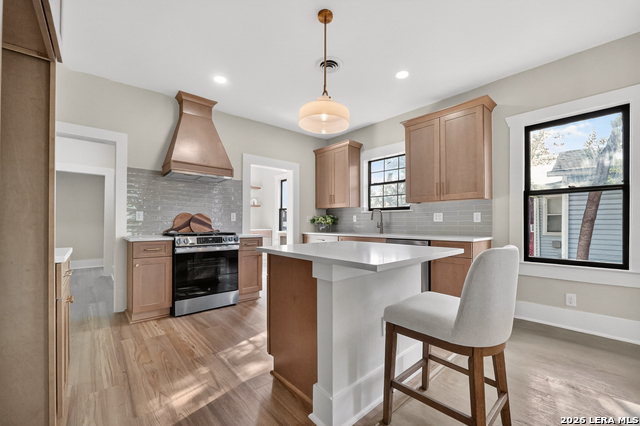 Image 21 of 52 For 806 Kayton Ave