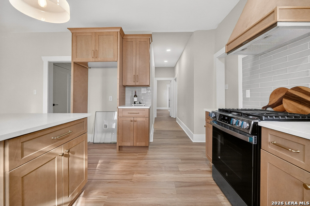 Image 23 of 52 For 806 Kayton Ave