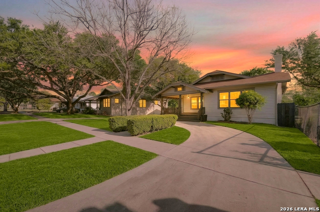 Image 3 of 52 For 806 Kayton Ave