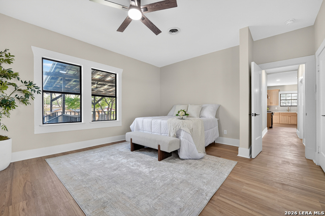 Image 32 of 52 For 806 Kayton Ave