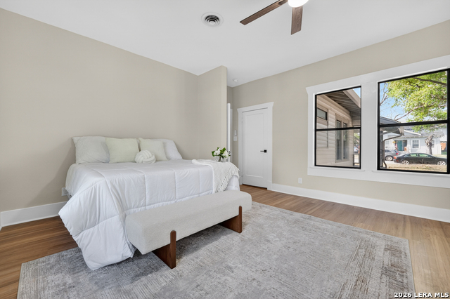 Image 33 of 52 For 806 Kayton Ave